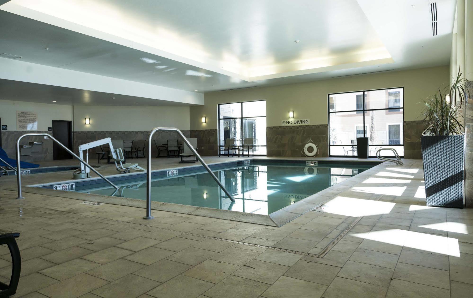 Hampton Inn & Suites I-35/Mulvane Екстериор снимка