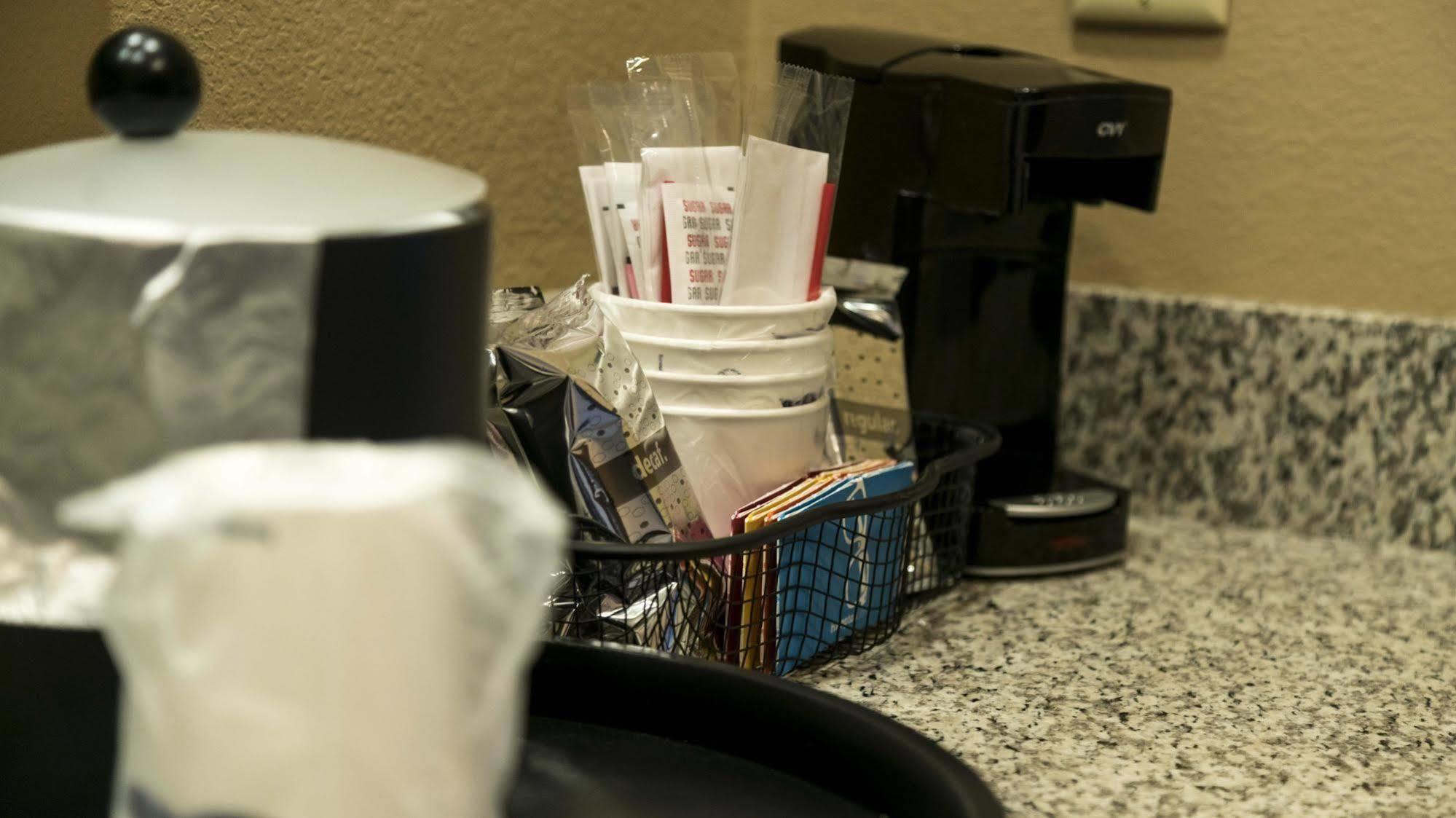 Hampton Inn & Suites I-35/Mulvane Екстериор снимка